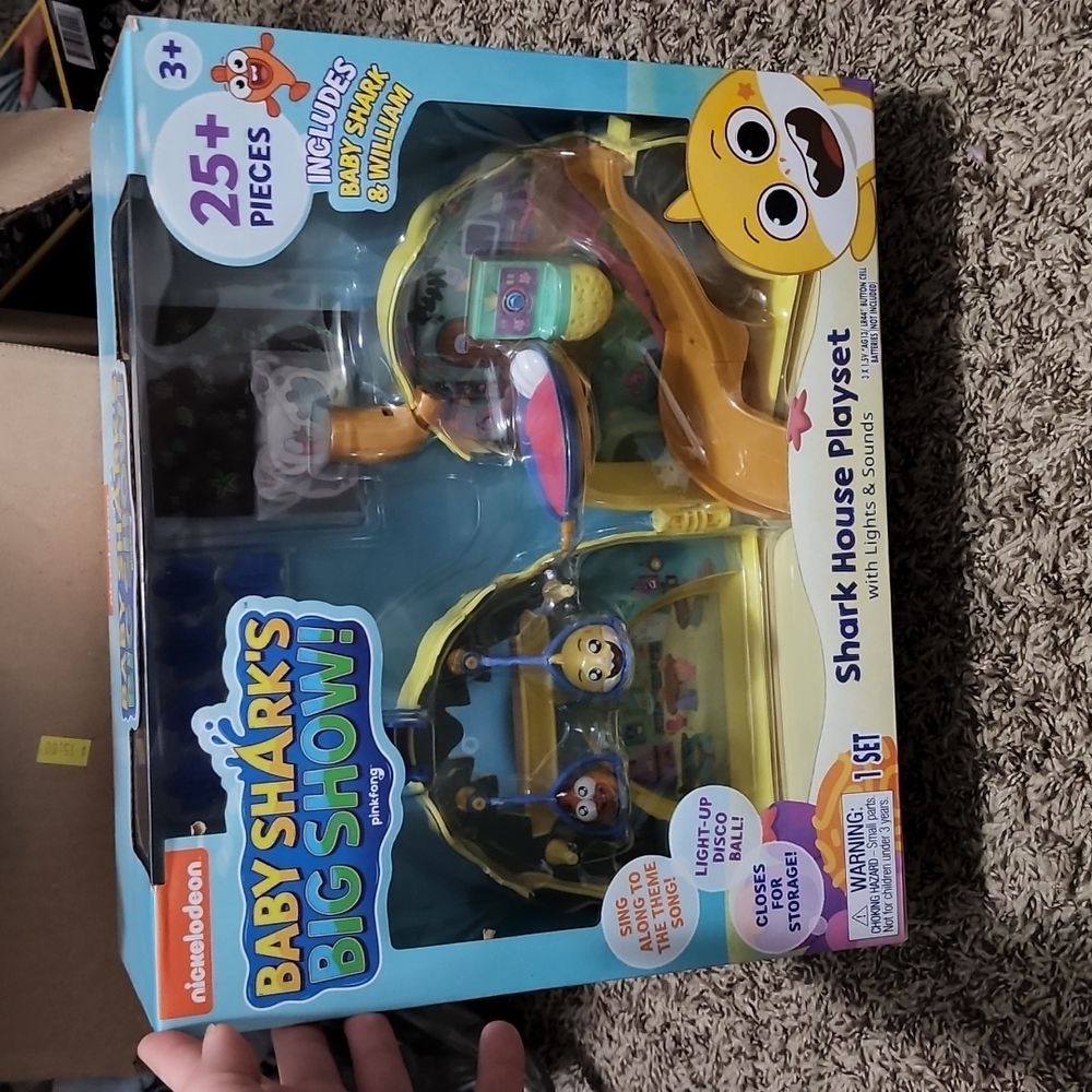 Baby shark play set